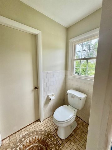556 Brayton Ave, Somerset, MA 02726