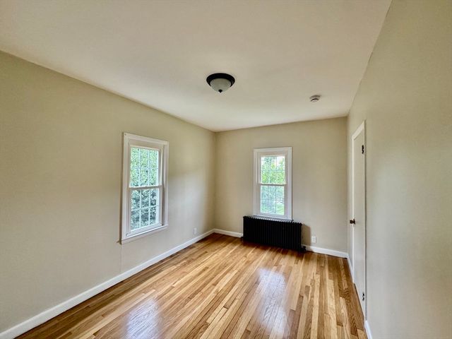 556 Brayton Ave, Somerset, MA 02726
