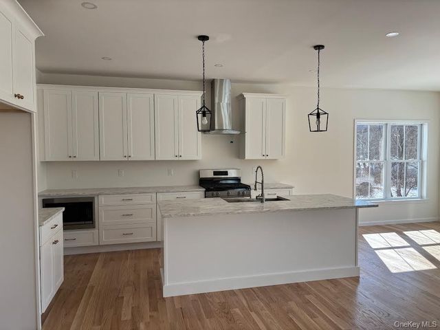 4 Rosewood Lane, Salisbury Mills, NY 12553