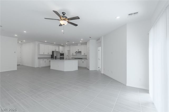 7685 Vibrant Peak Avenue, Las Vegas, NV 89113