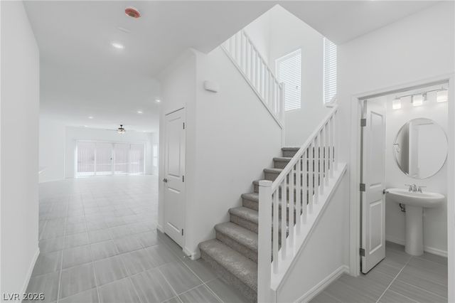 7685 Vibrant Peak Avenue, Las Vegas, NV 89113