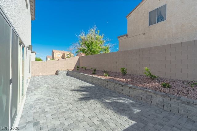 7685 Vibrant Peak Avenue, Las Vegas, NV 89113