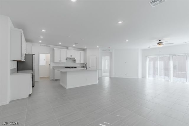 7685 Vibrant Peak Avenue, Las Vegas, NV 89113