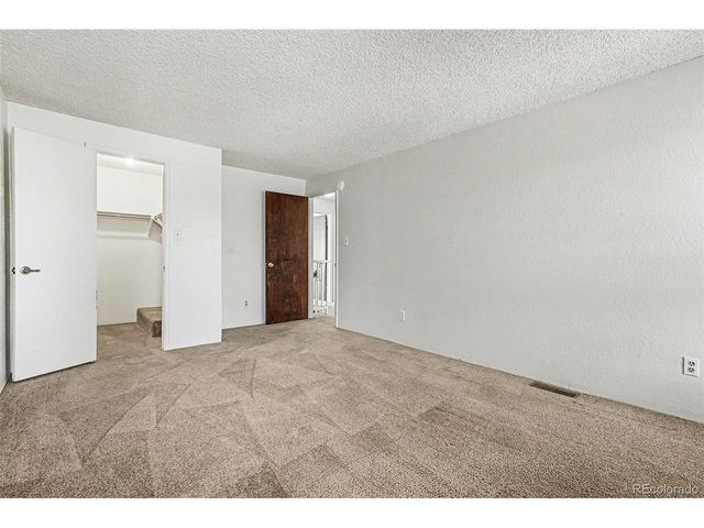 3040 S Macon Cir, Aurora, CO 80014