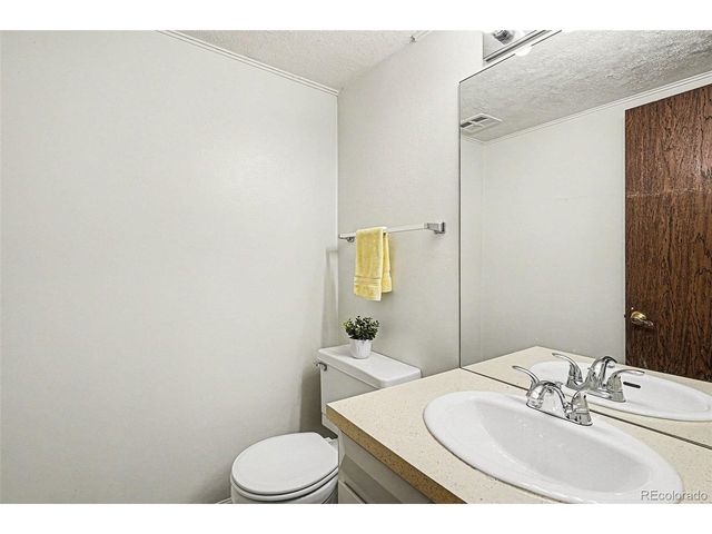 3040 S Macon Cir, Aurora, CO 80014