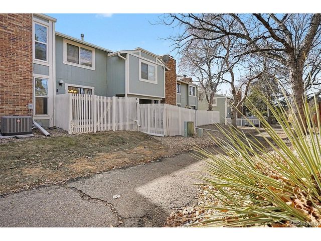 3040 S Macon Cir, Aurora, CO 80014