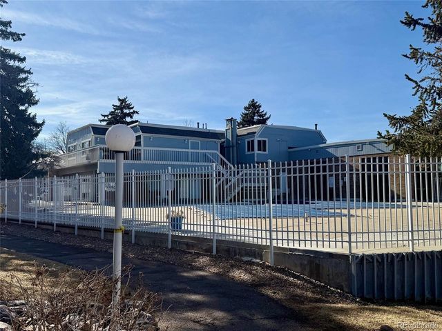 3040 S Macon Cir, Aurora, CO 80014