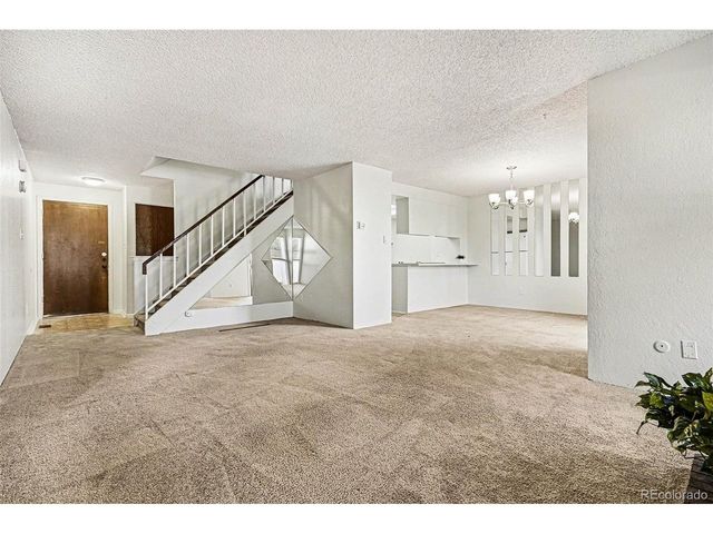 3040 S Macon Cir, Aurora, CO 80014