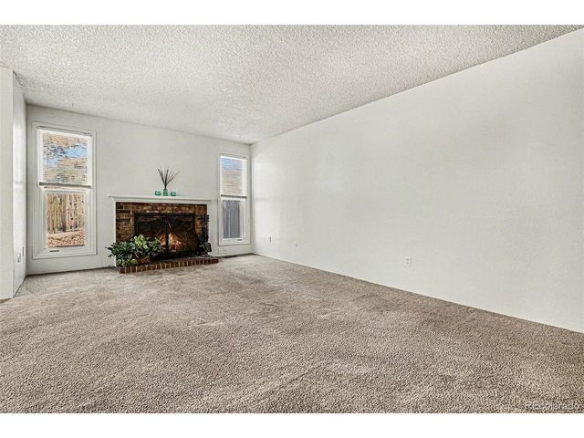 3040 S Macon Cir, Aurora, CO 80014