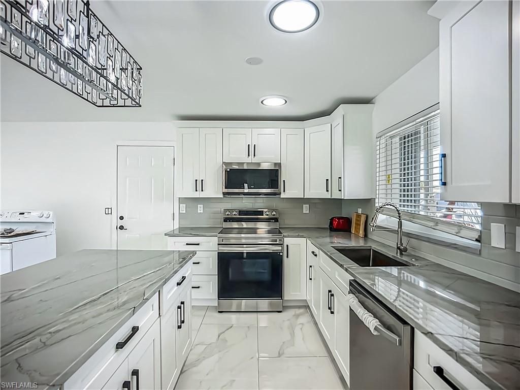 Image 11 of property listing at 1428 Vendome CT, Cape Coral, FL 33904