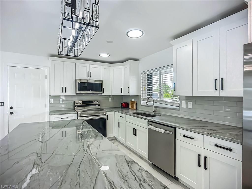 Image 12 of property listing at 1428 Vendome CT, Cape Coral, FL 33904