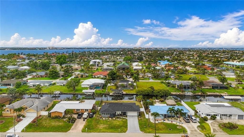 Image 2 of property listing at 1428 Vendome CT, Cape Coral, FL 33904