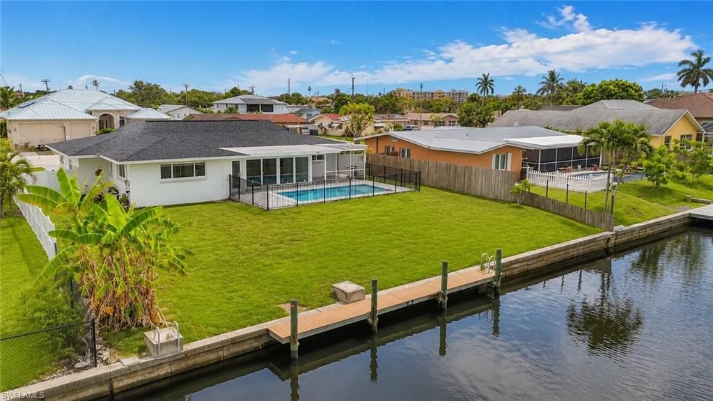 Image 4 of property listing at 1428 Vendome CT, Cape Coral, FL 33904