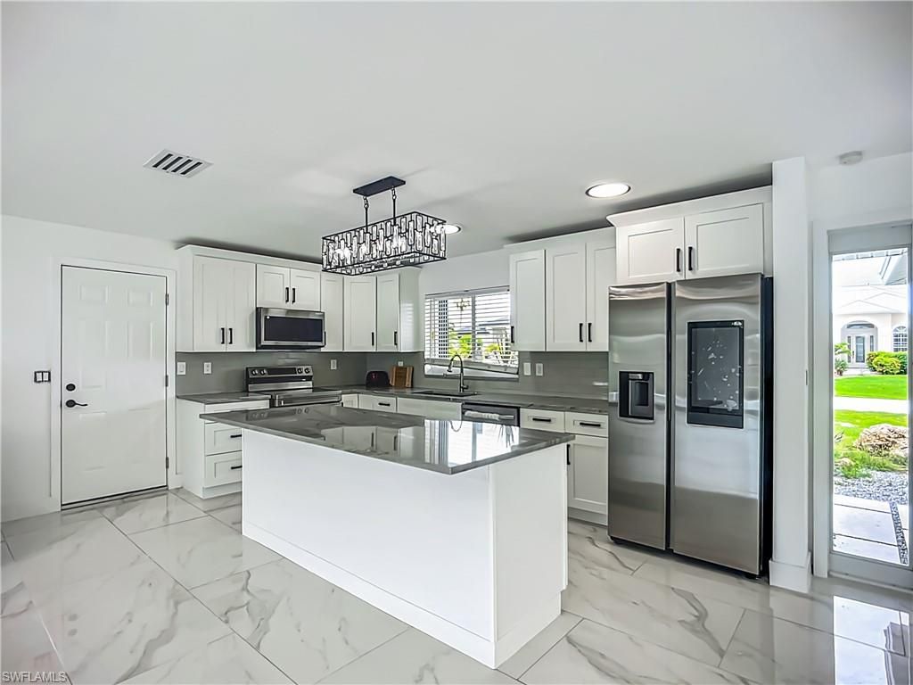 Image 6 of property listing at 1428 Vendome CT, Cape Coral, FL 33904