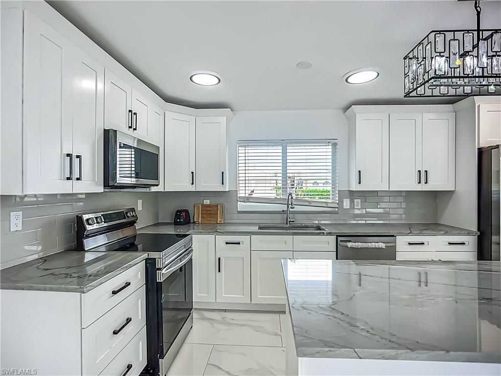 Image 8 of property listing at 1428 Vendome CT, Cape Coral, FL 33904