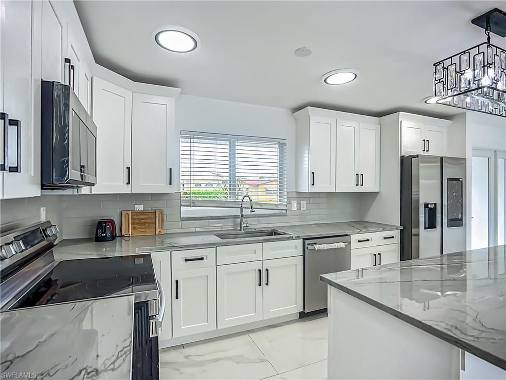 Image 9 of property listing at 1428 Vendome CT, Cape Coral, FL 33904