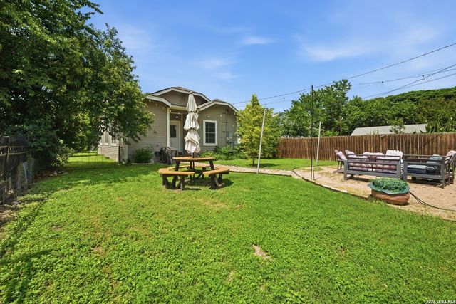 1740 Edison Dr, San Antonio, TX 78201