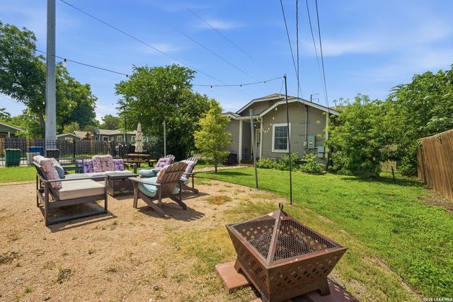 1740 Edison Dr, San Antonio, TX 78201