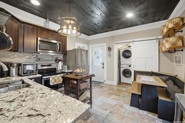 1740 Edison Dr, San Antonio, TX 78201