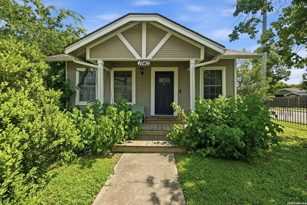1740 Edison Dr, San Antonio, TX 78201