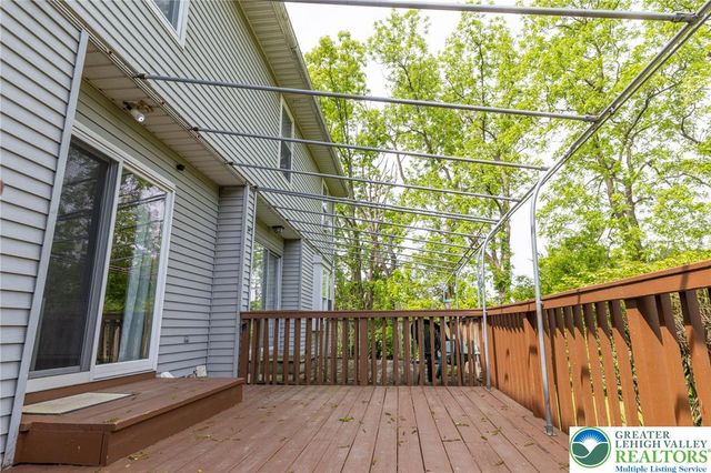 896 Briarstone Road, Bethlehem City, PA 18017