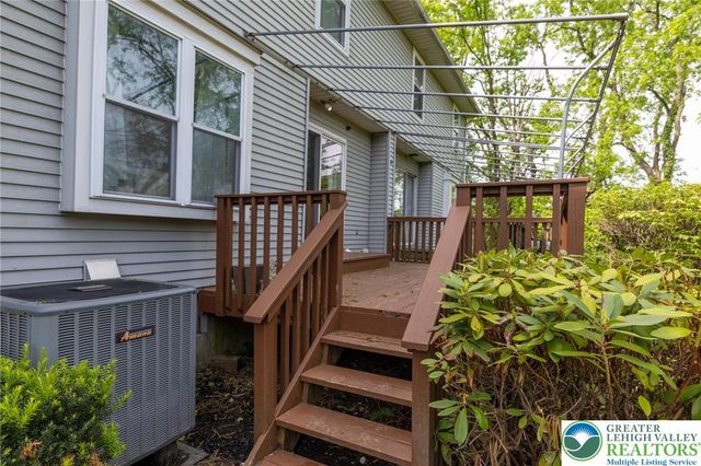 896 Briarstone Road, Bethlehem City, PA 18017