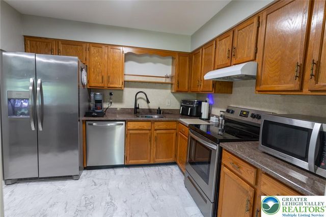 896 Briarstone Road, Bethlehem City, PA 18017