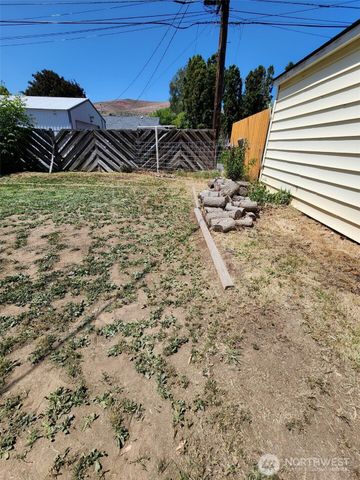 1229 C Street SW, Ephrata, WA 98823