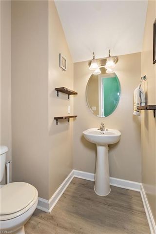 424 Rose Garden Ln, Chesapeake, VA 23320