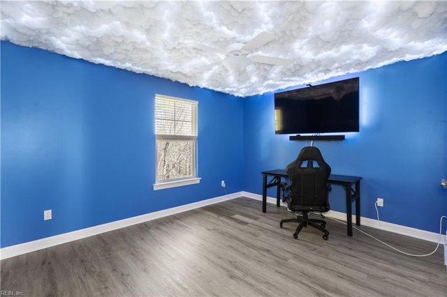 424 Rose Garden Ln, Chesapeake, VA 23320