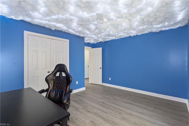 424 Rose Garden Ln, Chesapeake, VA 23320