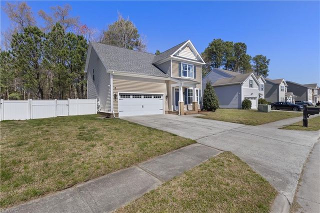 424 Rose Garden Ln, Chesapeake, VA 23320