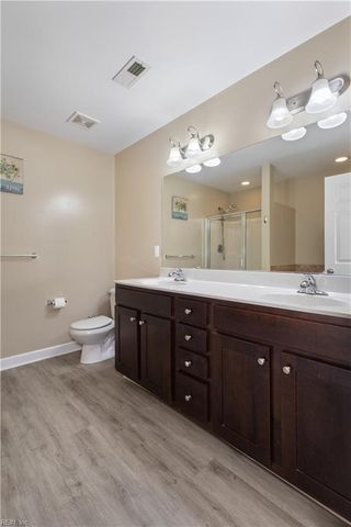 424 Rose Garden Ln, Chesapeake, VA 23320