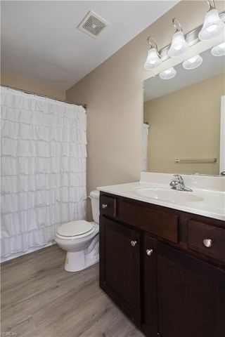 424 Rose Garden Ln, Chesapeake, VA 23320