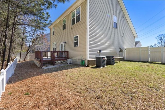 424 Rose Garden Ln, Chesapeake, VA 23320