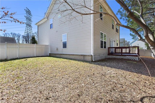 424 Rose Garden Ln, Chesapeake, VA 23320