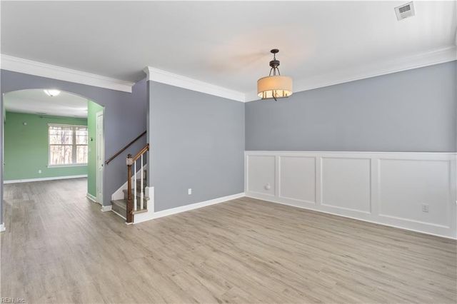 424 Rose Garden Ln, Chesapeake, VA 23320