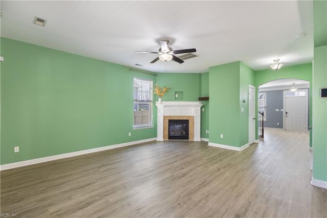 424 Rose Garden Ln, Chesapeake, VA 23320