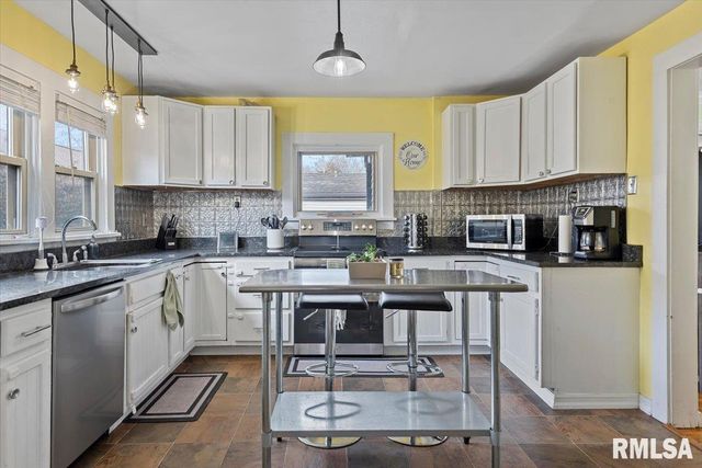 2021 CARDINAL Drive, Springfield, IL 62704