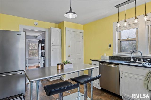 2021 CARDINAL Drive, Springfield, IL 62704