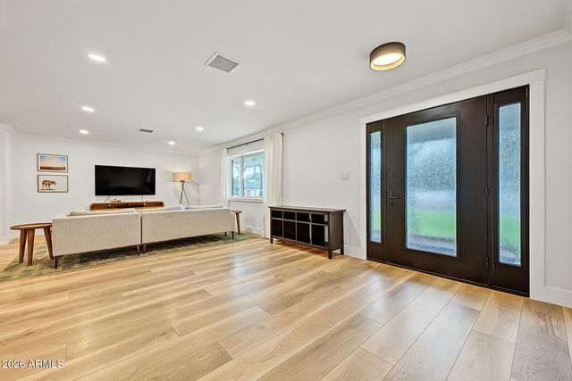 501 W DIANA Avenue, Phoenix, AZ 85021