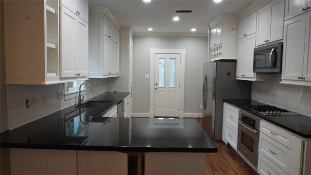 825 Algregg Street, Houston, TX 77008