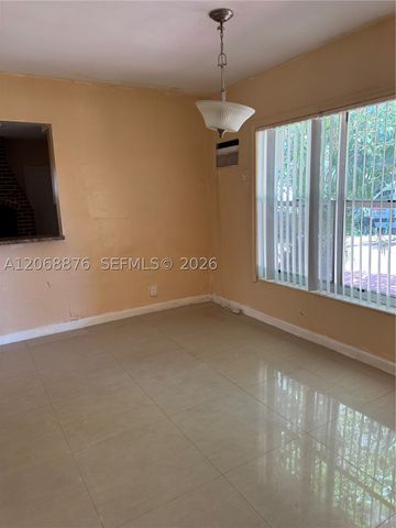 695 NE 151st St 3, Miami, FL 33162