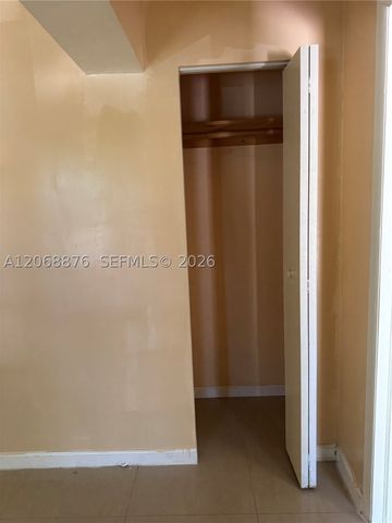 695 NE 151st St 3, Miami, FL 33162