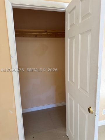 695 NE 151st St 3, Miami, FL 33162