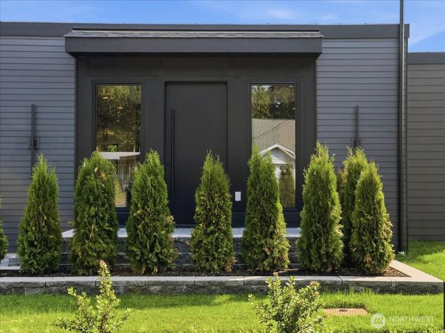 1212 143rd Avenue SE, Bellevue, WA 98007