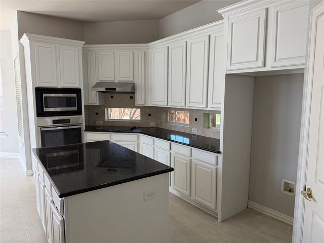 2508 Sir Percival Lane, Lewisville, TX 75056