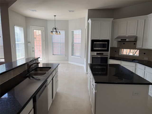 2508 Sir Percival Lane, Lewisville, TX 75056