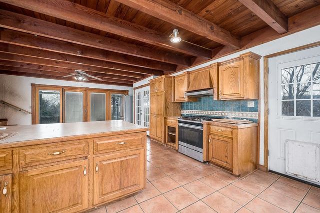 22450 Hatchell Road, Tonganoxie, KS 66086