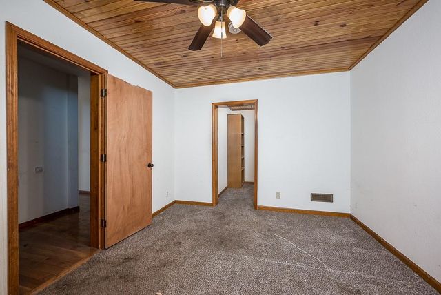 22450 Hatchell Road, Tonganoxie, KS 66086